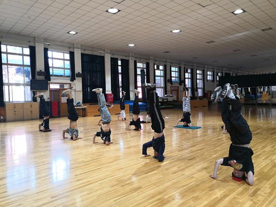 当霹雳舞从街头走进高校:大多冲着奥运会舞台