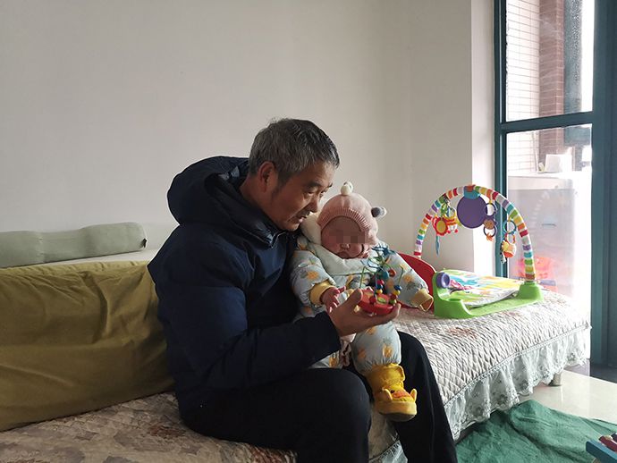 抗疫医生彭银华逝世322天：家人的爱与思念