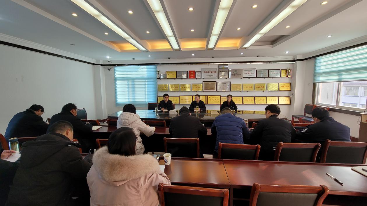 单龙寺镇多部门联合开展库区农民自用船排查“六个一”活动