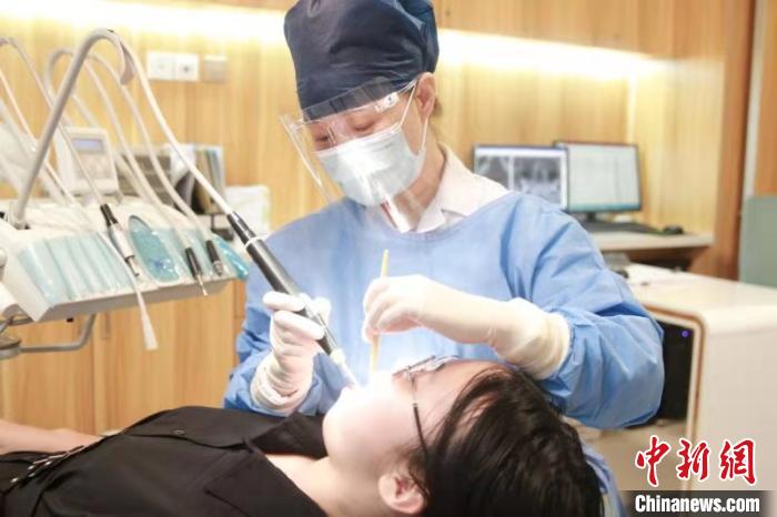 “宅家”过年饮食、作息不规律“累”牙又“伤”心 专家这么说