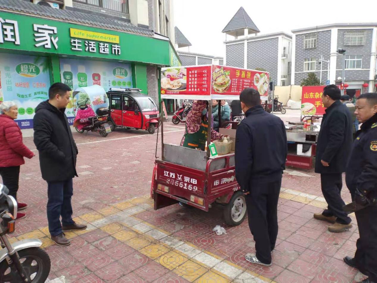 裕安区韩摆渡镇：大力开展“还路于民、占道经营”整治行动