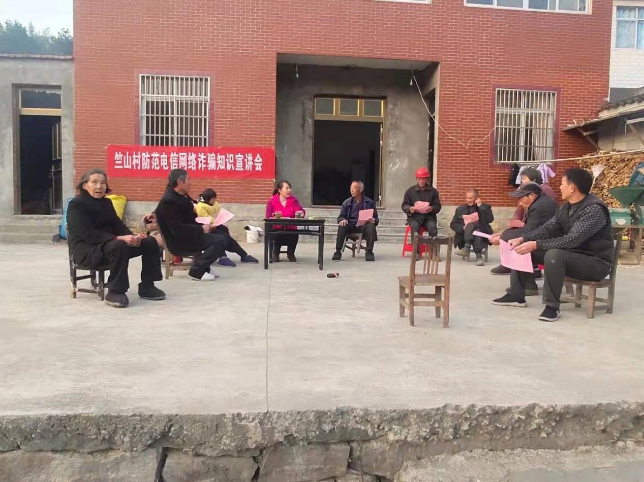 花石乡：共筑村级安全网