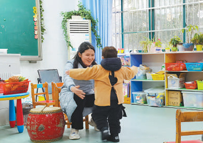 【点赞新时代】周玲丽：找回孩子失落的声音