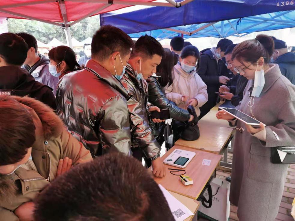 霍山支行志愿者走进徽衡老年公寓