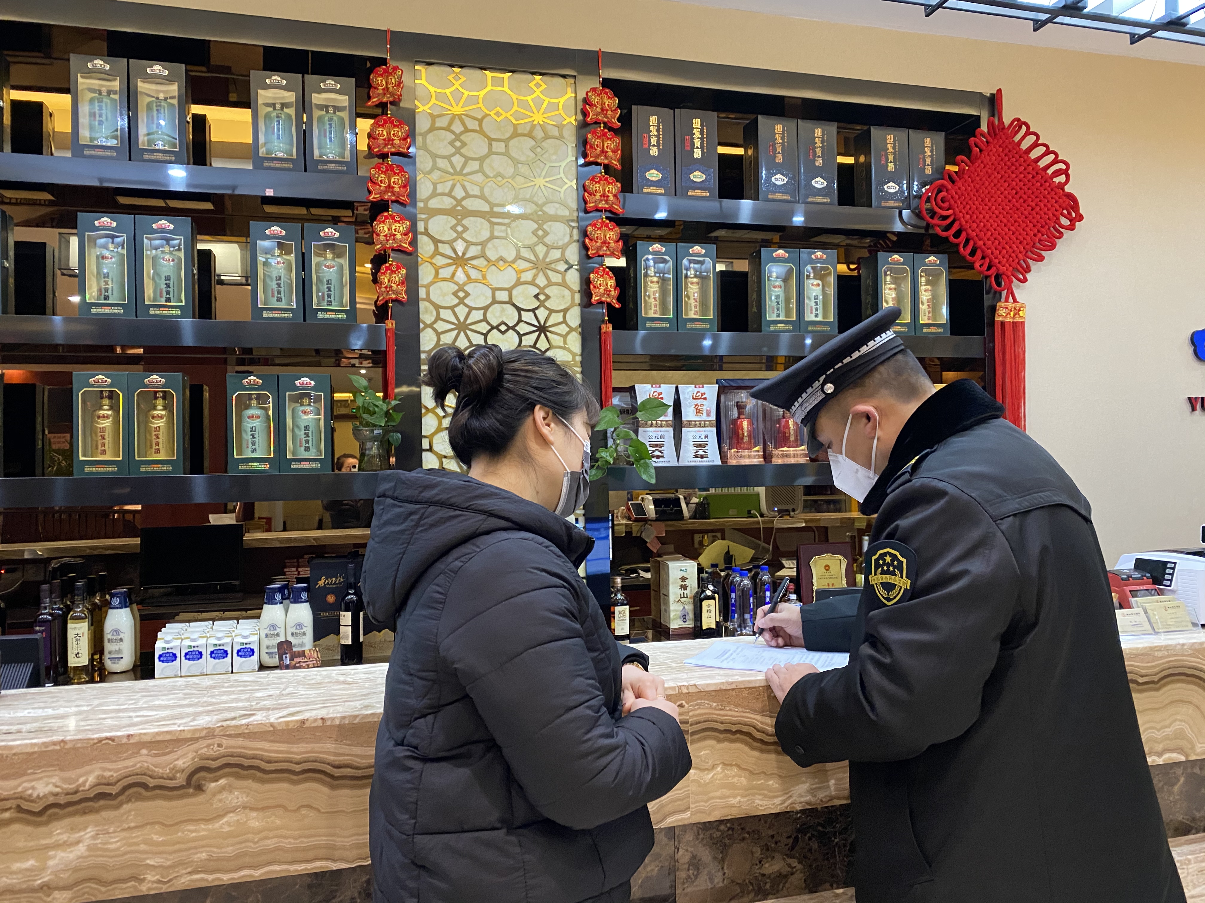 重拳出击   行刑衔接  以最严厉的处罚打击各类市场违法违规行为----金安区市场监管局获得全省市场监管系统执法工作先进集体