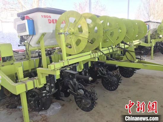 新疆博乐市“免耕”玉米播种成功 今年将推广6万亩