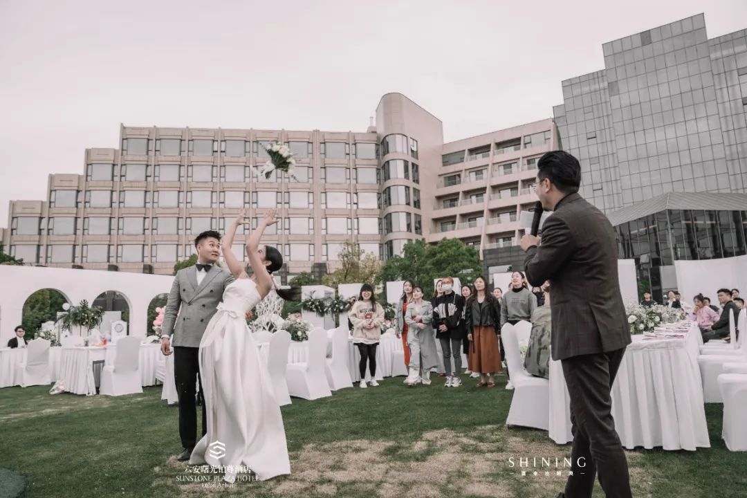  六安曙光铂尊酒店春季草坪婚礼风尚秀成功举办