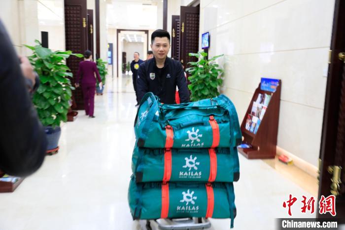 已达珠峰大本营的孙义全决定终止第四次珠峰攀登