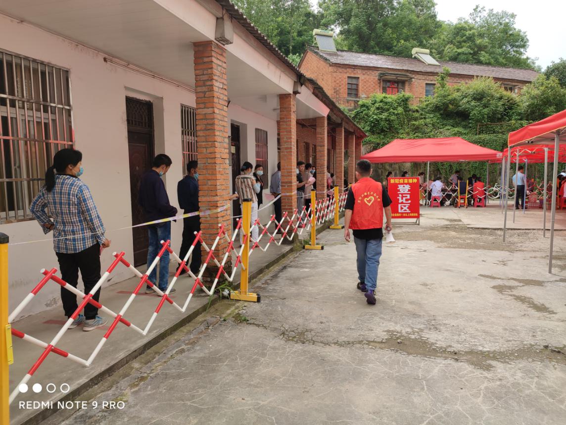 东河口镇党员干部“一让两优先” 有序推进新冠疫苗接种