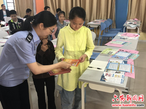 霍山县司法局磨子潭司法所：法润童心“典”亮校园