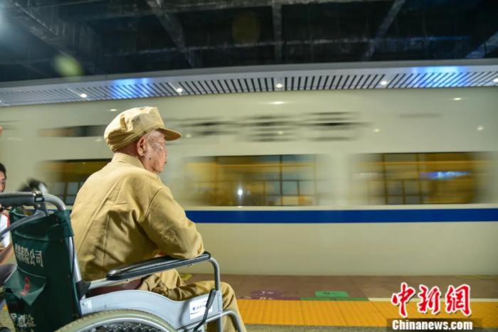 时隔70年，100岁老兵终于见到抗美援朝时的战友