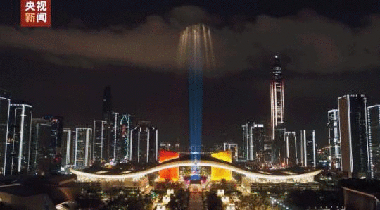 以城市光影庆祝党的百年华诞！来看青春深圳的璀璨告白→