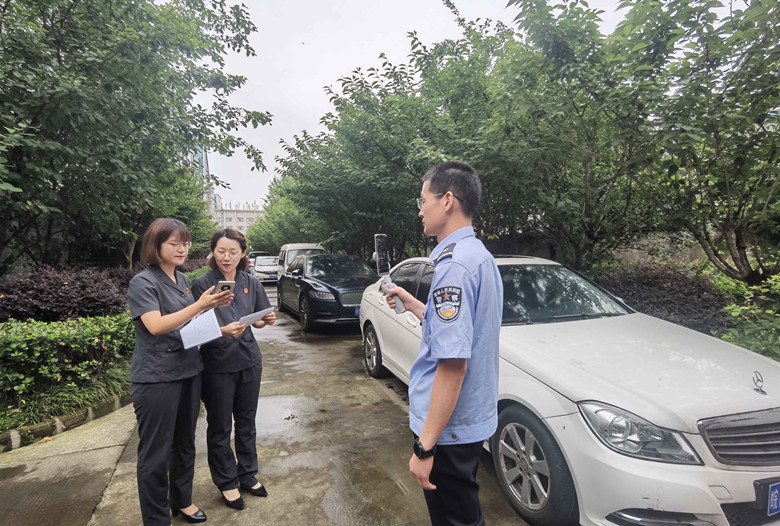 直播现场3_副本.jpg 直播现场3_副本.jpg