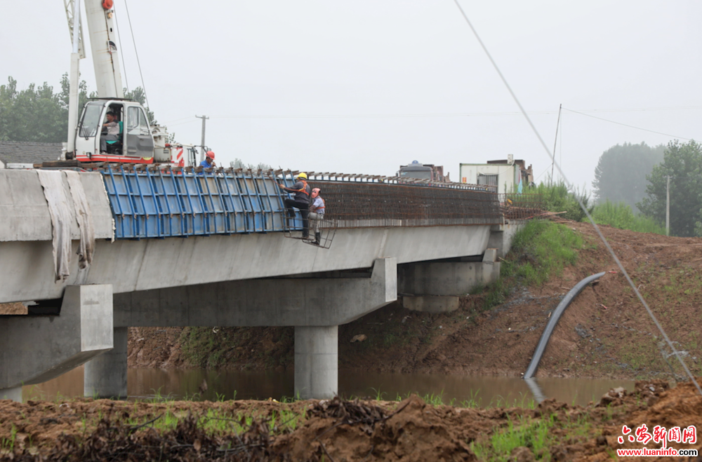 一条撇洪沟 洪水绕城走 