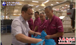市领导为一线职工“送清凉” 