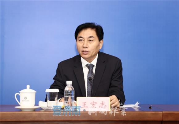 省政府新闻办“全面小康 奋进山东”主题系列新闻发布会济南专场举行 孙述涛作新闻发布并回答记者提问