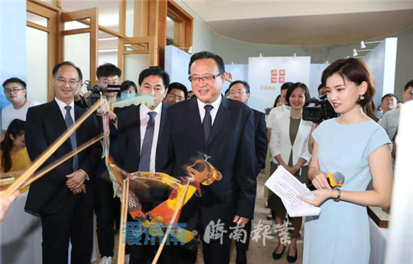省政府新闻办“全面小康 奋进山东”主题系列新闻发布会济南专场举行 孙述涛作新闻发布并回答记者提问