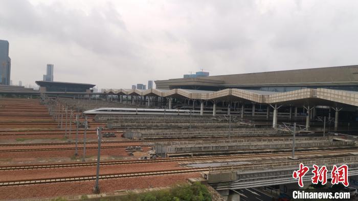 铁路部门：郑州枢纽高铁线路全部恢复运行