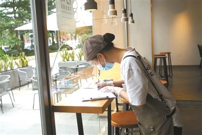 广州：外卖包装不“松口”食客测温不“放过”