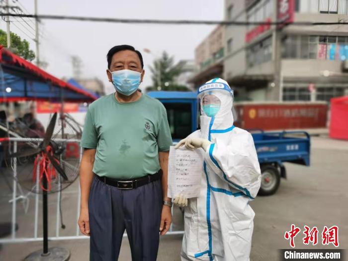 扬州大叔倾情写诗 别样致谢感动常州“90后”护士