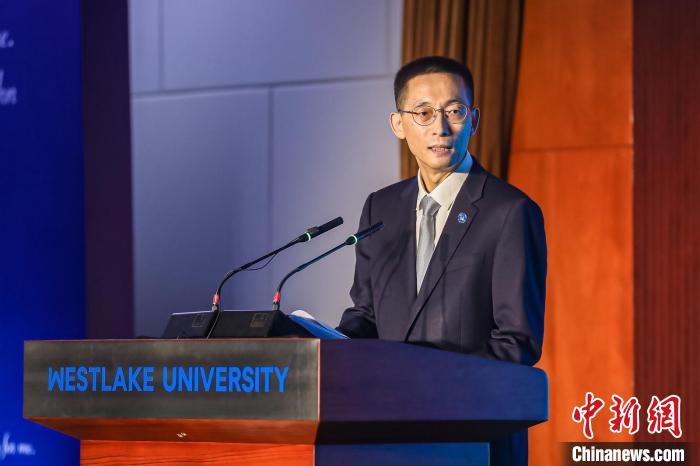 科学家寄语新生：挑战权威、不断探索 走少有人走的路