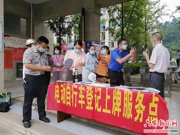 霍山衡山镇：便民“服务台” 为民办实事