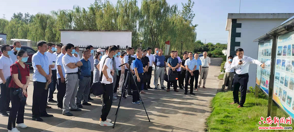 舒城县桃溪镇组织干部到开发区青墩村学习交流村级治理工作