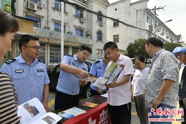 霍山漫水河镇：江淮普法行 送法到社区