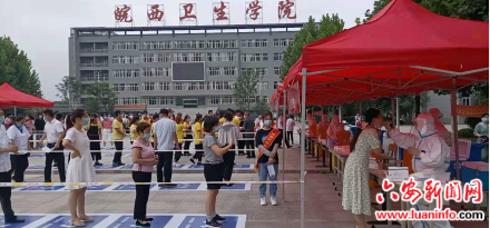 为学子护航   市四院走进高校进行核酸采样