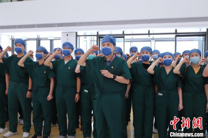 儿科医护驰援福建莆田抗疫 整建制接管定点收治医院一个儿科病区