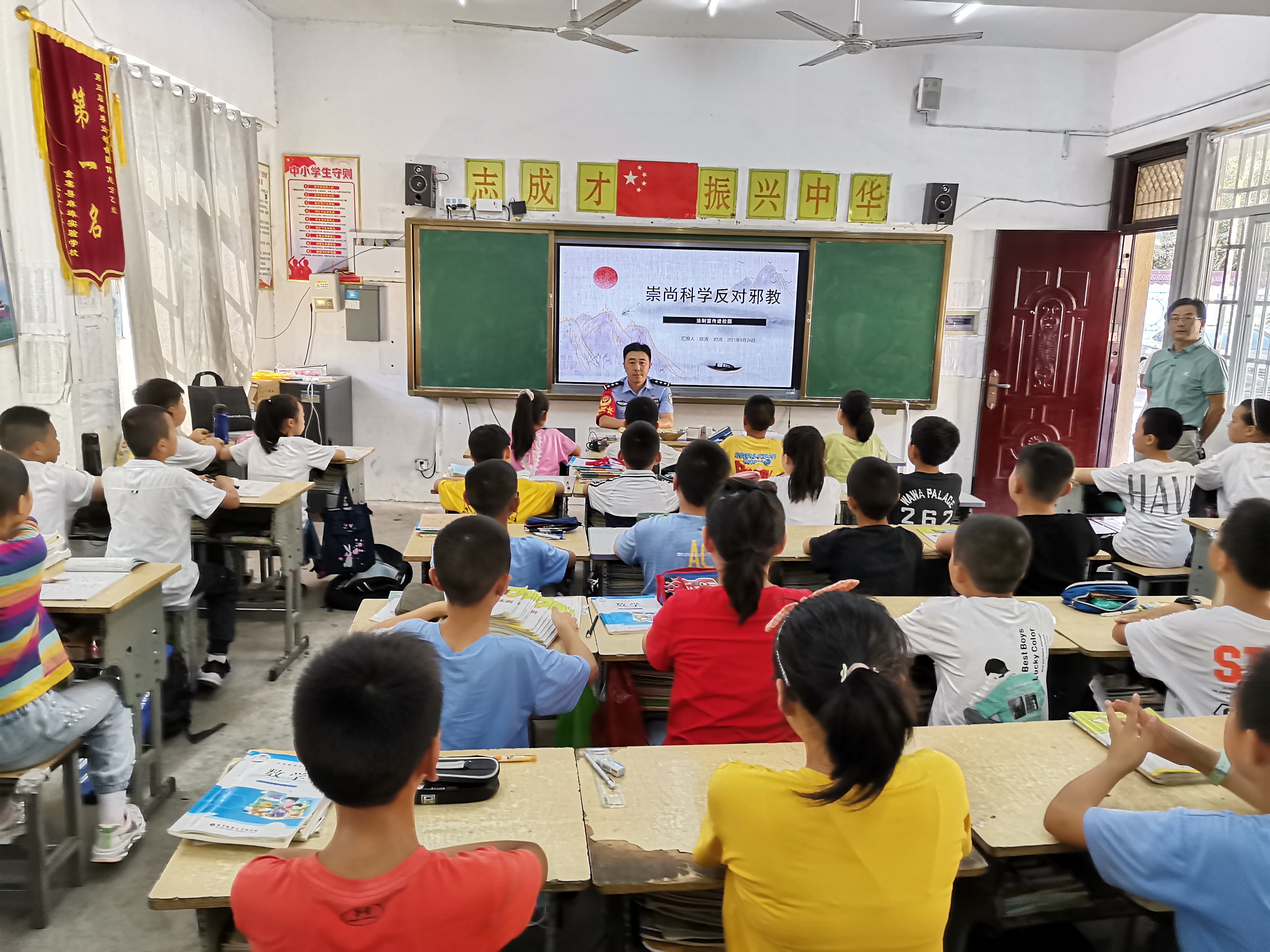 金寨麻埠派出所：积极开展“崇尚科学 反对邪教”反邪教宣传教育活动