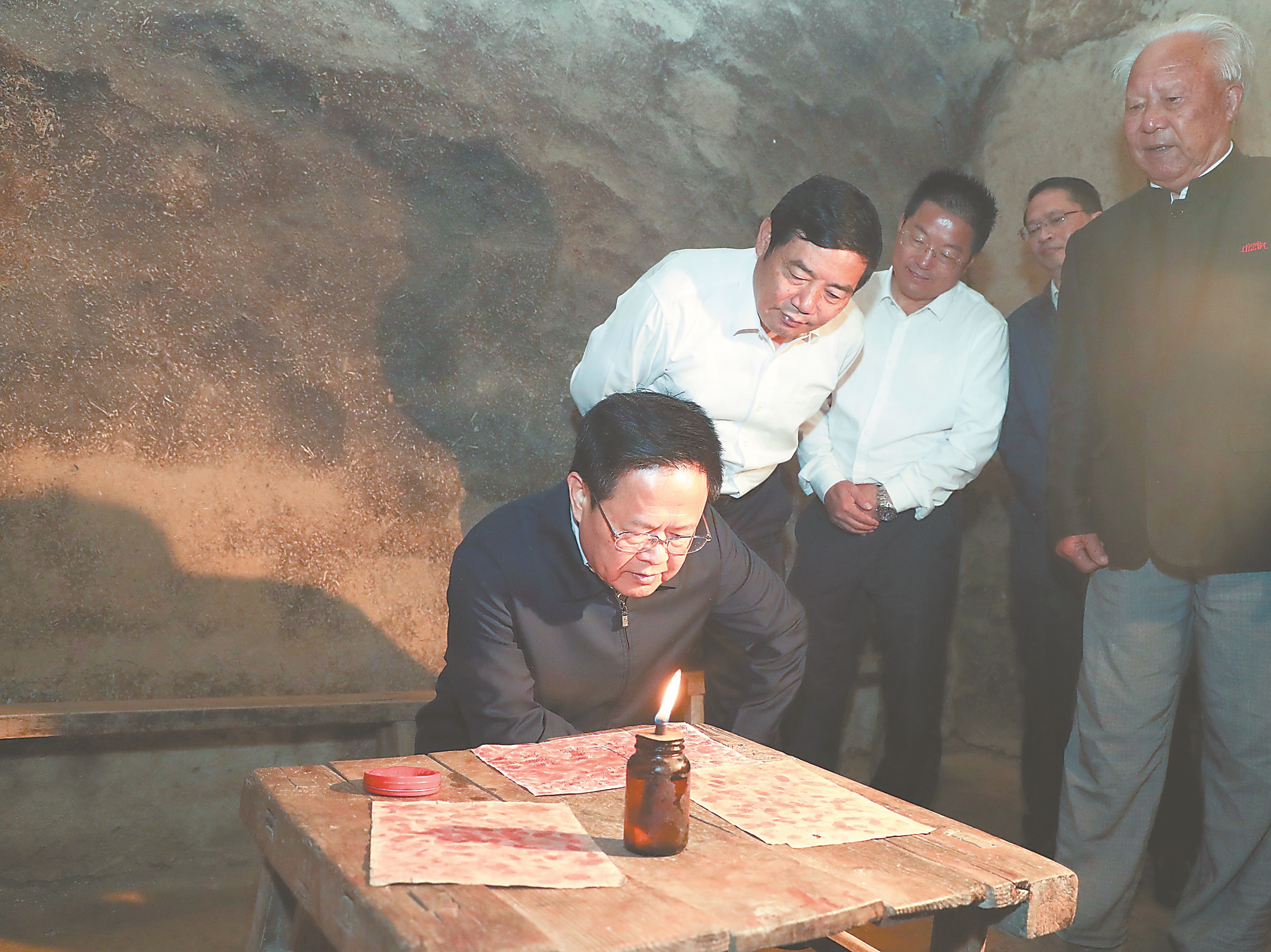 郑栅洁在凤阳县小岗村调研时强调：大力弘扬小岗精神 加快打造改革开放新高地