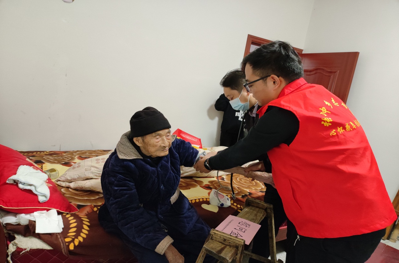 金寨县委督查办：深怀爱老之情 笃行为老之事