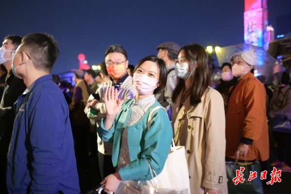  百名总编辑赞叹武汉之夜：每一处都值得深度体验