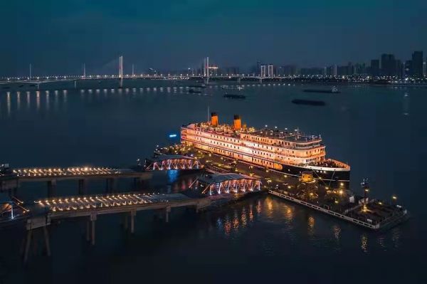  武汉知音号抒怀