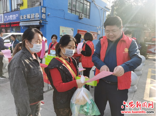 三里桥街道三里桥社区开展“烟头不落地 文明又美丽”宣传活动