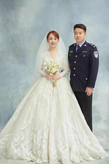 图为冯志伟和王雅欣的婚纱照。 二连公安供图