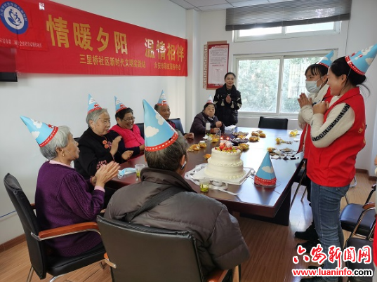 三里桥社区新时代文明实践站：集体生日会  “情暖老人心”