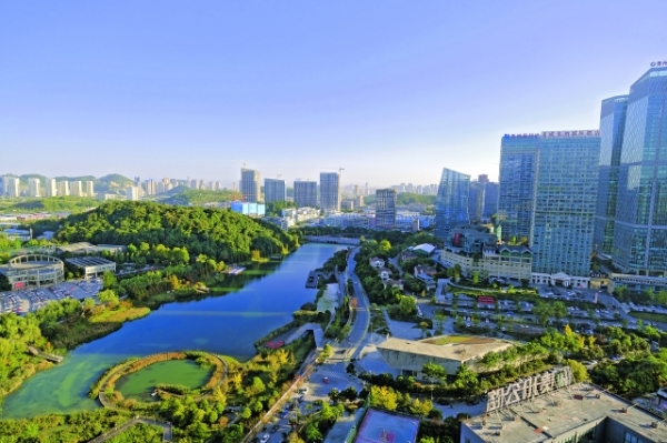 【强省会·新观察】贵阳高新区：聚焦产业补链延链强链 加快构建百亿级产业集群