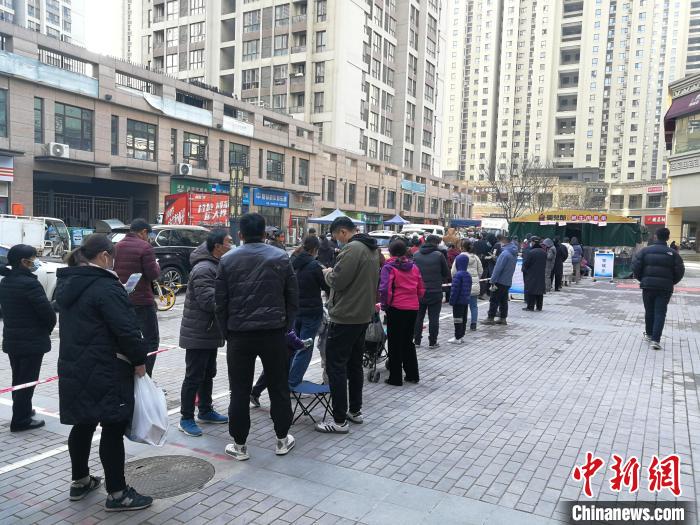 西安多所中小学停课 市民上班须持48小时内核酸报告