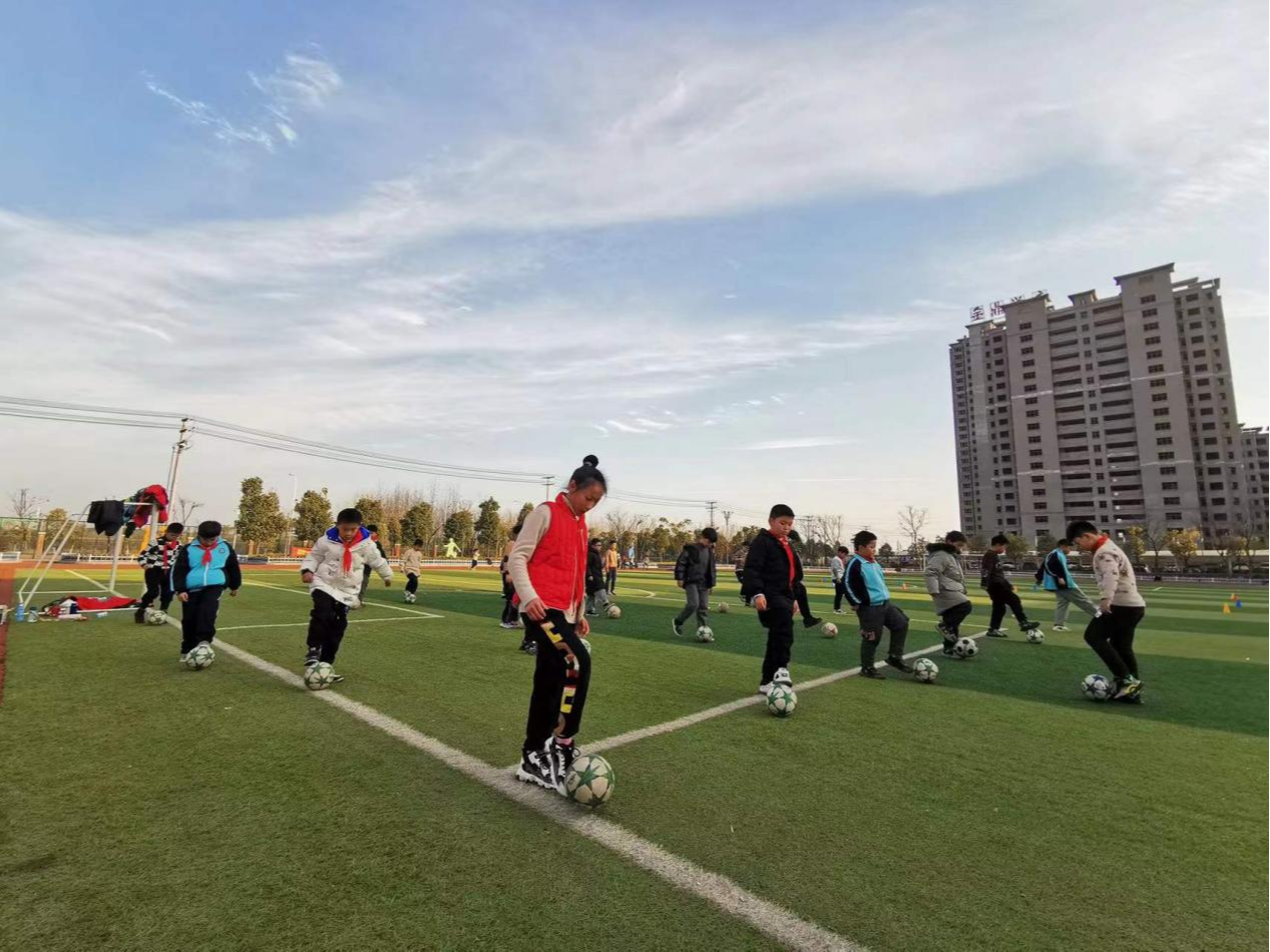 毛中附校 ：课后服务丰富多彩