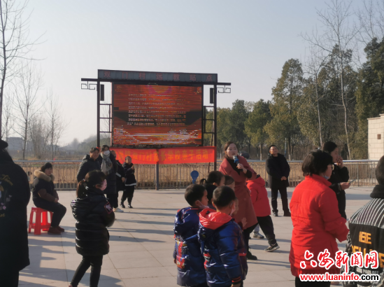 大手牵小手 快乐一起走——霍邱县临淮岗镇双门村家长学校亲子活动