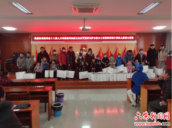 霍邱县临淮岗镇：反哺家乡献爱心 报效桑梓助振兴