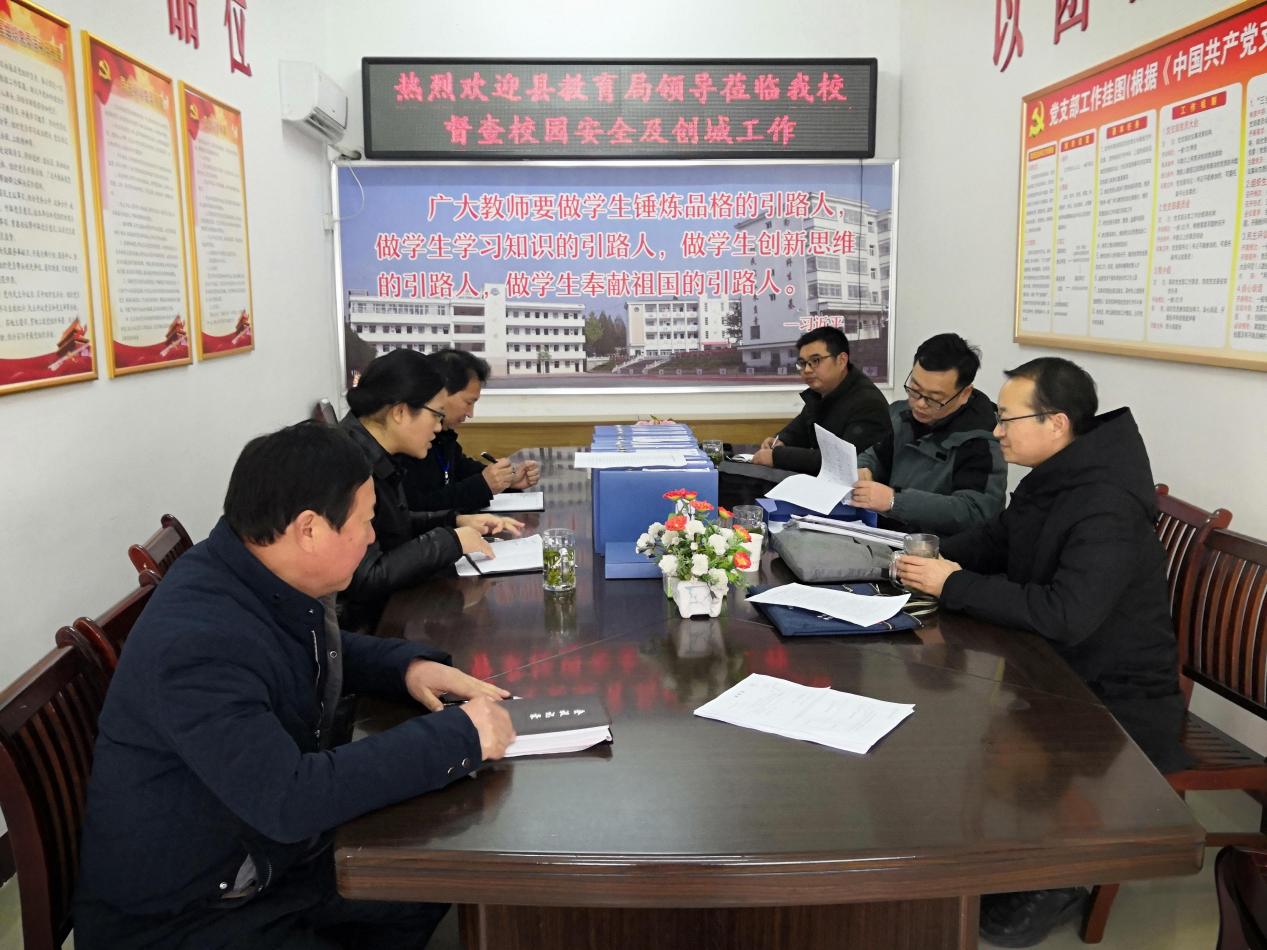 霍山县教育局到佛子岭镇中心学校督查校园安全及创城工作