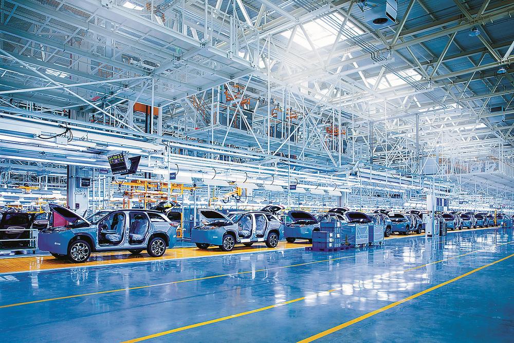 全面强化“两个坚持” 全力实现“两个更大”