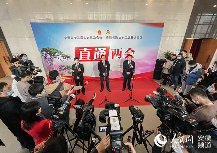 【两会热1℃】三位厅长亮相安徽省两会通道 回应热点关切