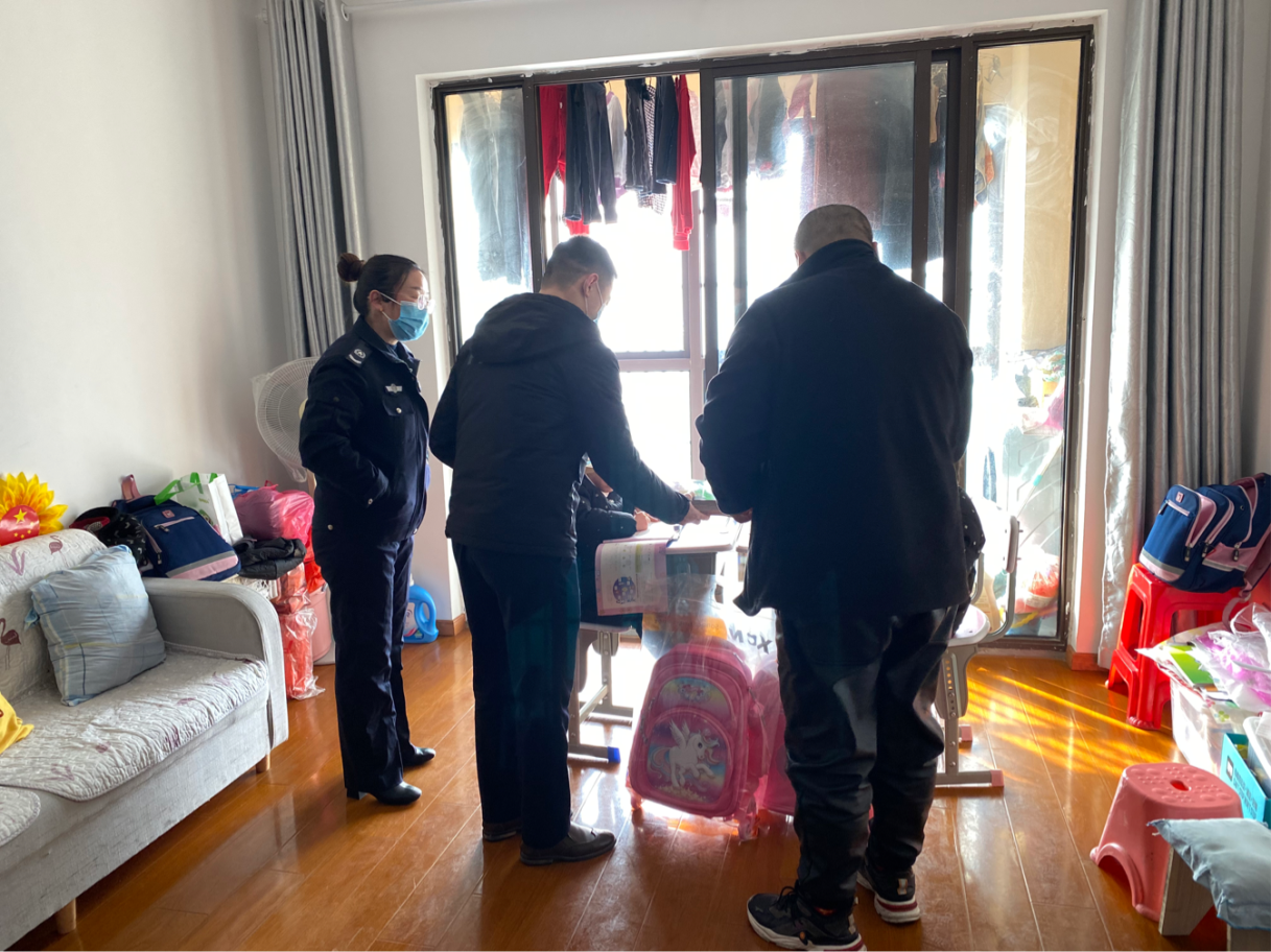 春节前夕走访慰问 情暖困难社区矫正对象