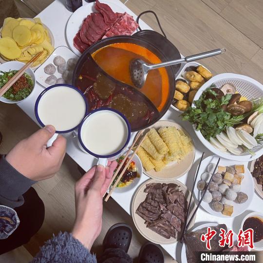 内地“Z世代”重塑新年俗：就地过年“更新”烟火气