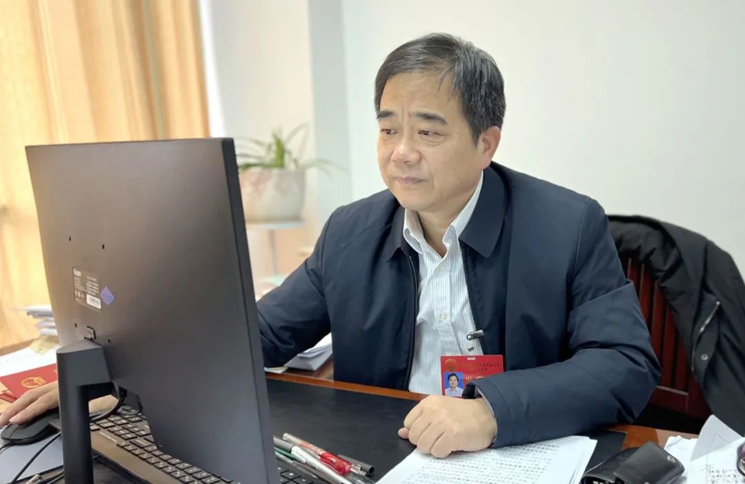 “勤于思”的市人大代表 收到这7份荣誉证书