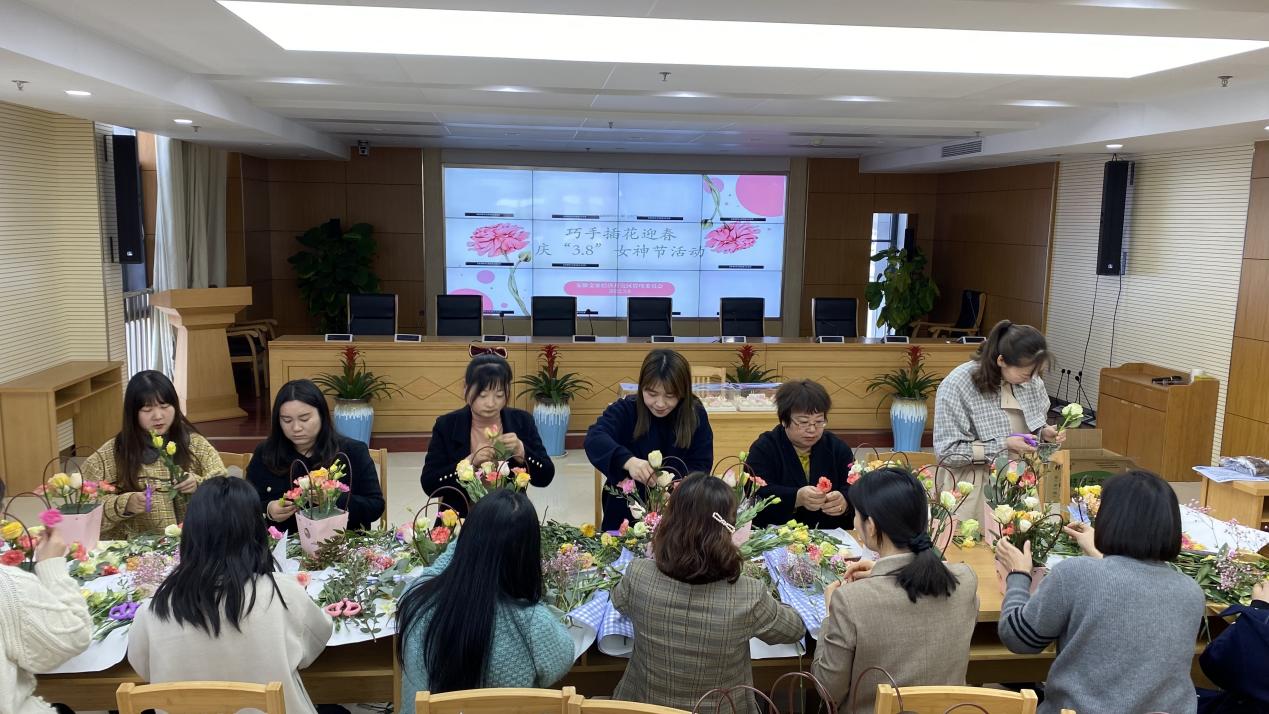 金寨开发区：举办“百花迎春庆三八”主题插花活动